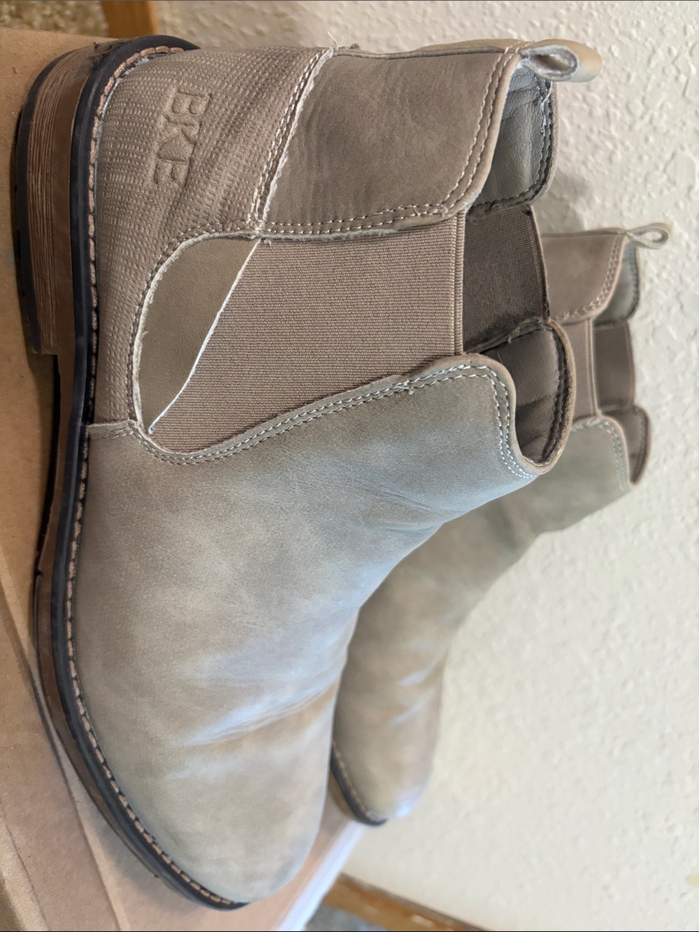 BKE Men's Light Taupe Chukka Boots